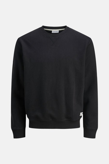Zwarte sweater van JACK & JONES, effen met geribde boorden aan de kraag, manchetten en zoom.