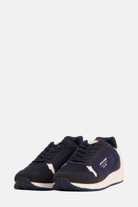 Blauwe sneakers van ACCESSORIES BY JACK & JONES, rode bies aan de achterkant.
