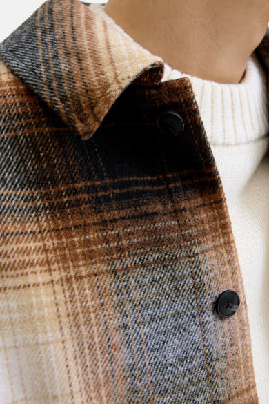Bruin overhemd met lange mouwen van JACK & JONES, geruit en met zwarte knopen.