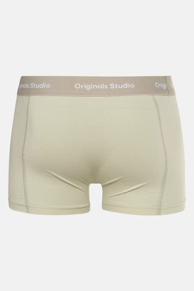 Boxer vert ACCESSORIES BY JACK & JONES, avec une ceinture élastique beige portant l'inscription "Originals Studio".