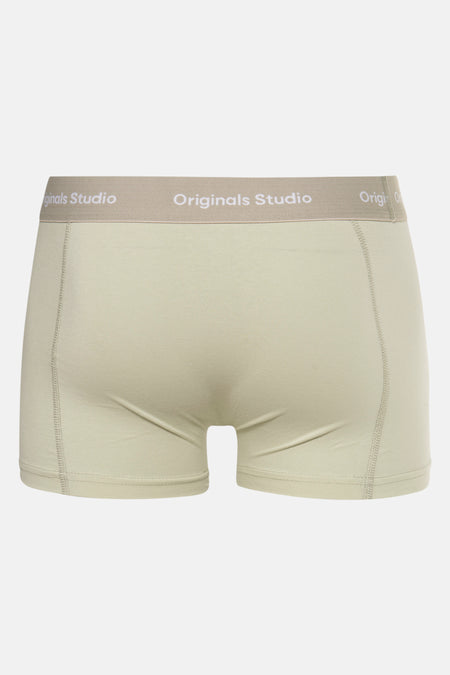 Boxer vert ACCESSORIES BY JACK & JONES, avec une ceinture élastique beige portant l'inscription "Originals Studio".