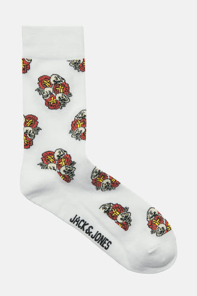 Witte sok van ACCESSORIES BY JACK & JONES met herhalende rozen- en schedelpatronen.