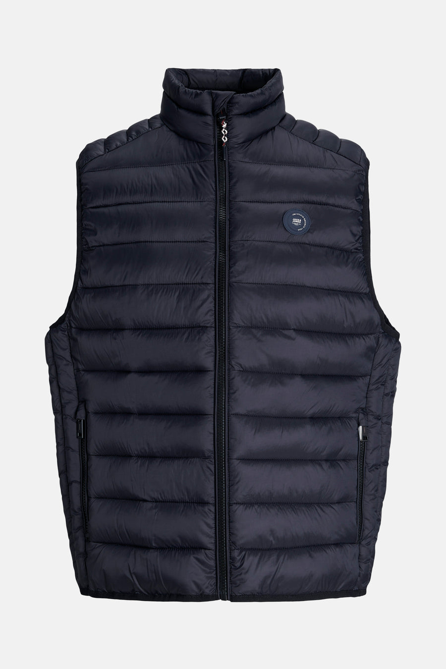 Veste sans manches noire de JACK & JONES, matelassée avec fermeture éclair et logo sur la poitrine.

