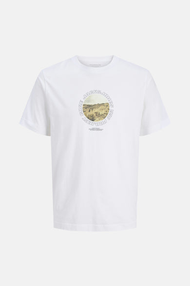 T-shirt blanc à manches courtes de JACK & JONES, avec un imprimé paysage dans un cercle.
