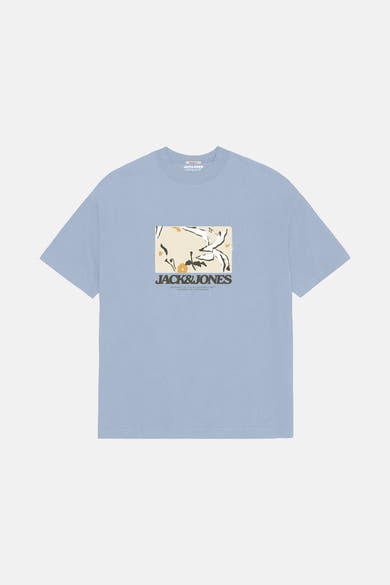 T-shirt bleu à manches courtes par ORIGINALS BY JACK & JONES avec motif graphique floral sur le devant.
