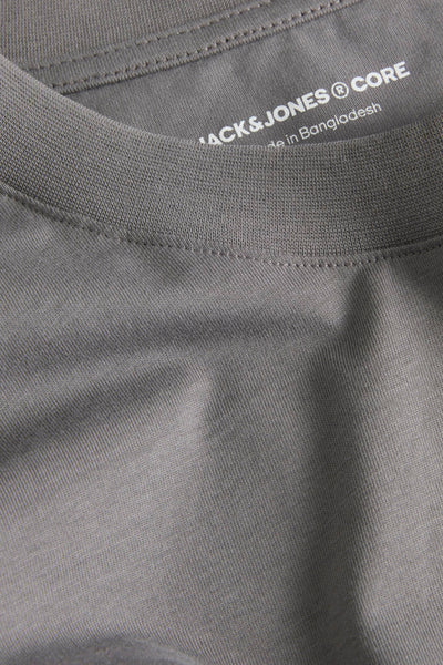 T-shirt gris à manches courtes de JACK & JONES, col rond et détails de couture.
