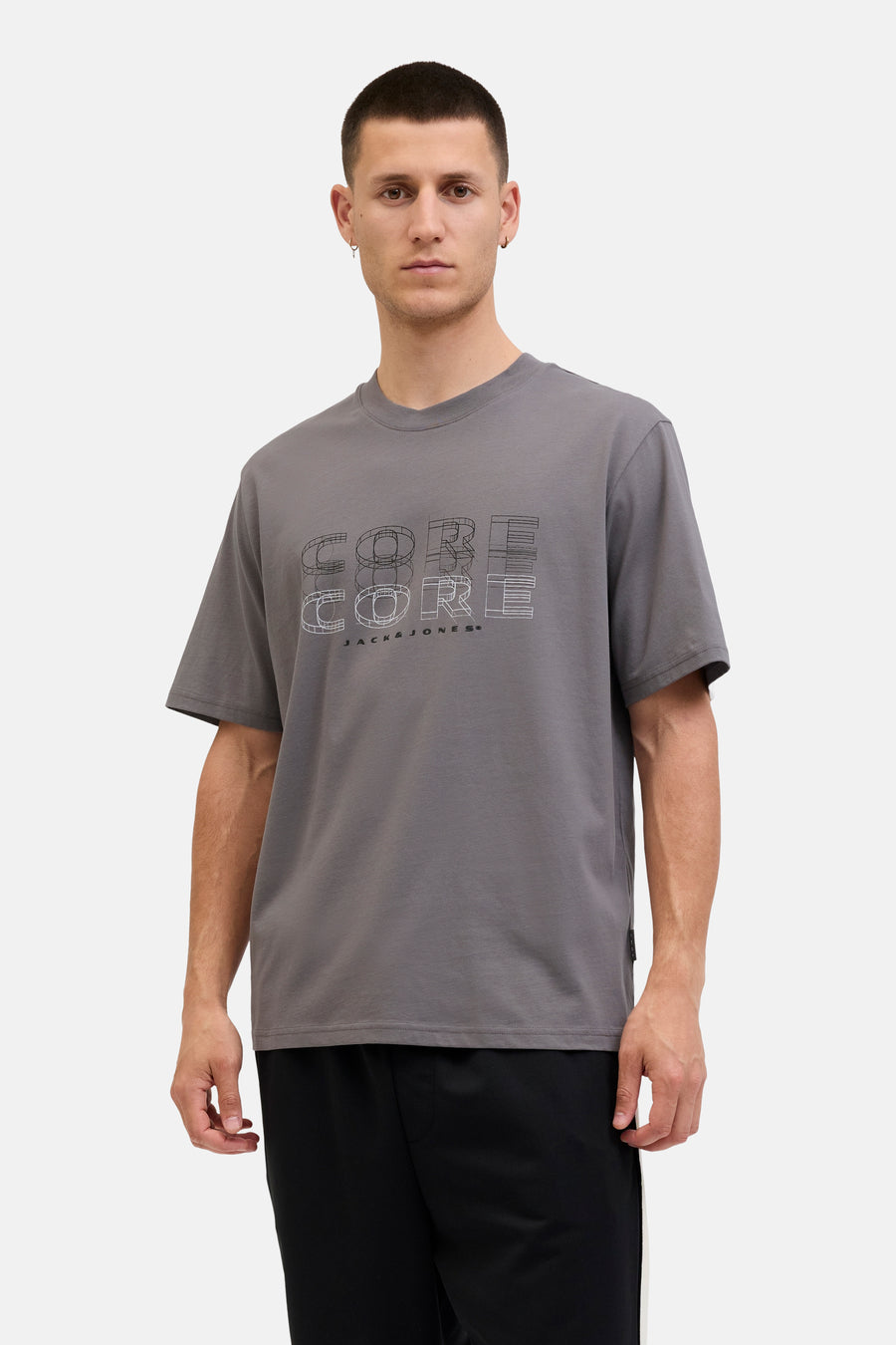 Grijs T-shirt met korte mouwen van JACK & JONES, met "CORE" grafische print op de voorkant.