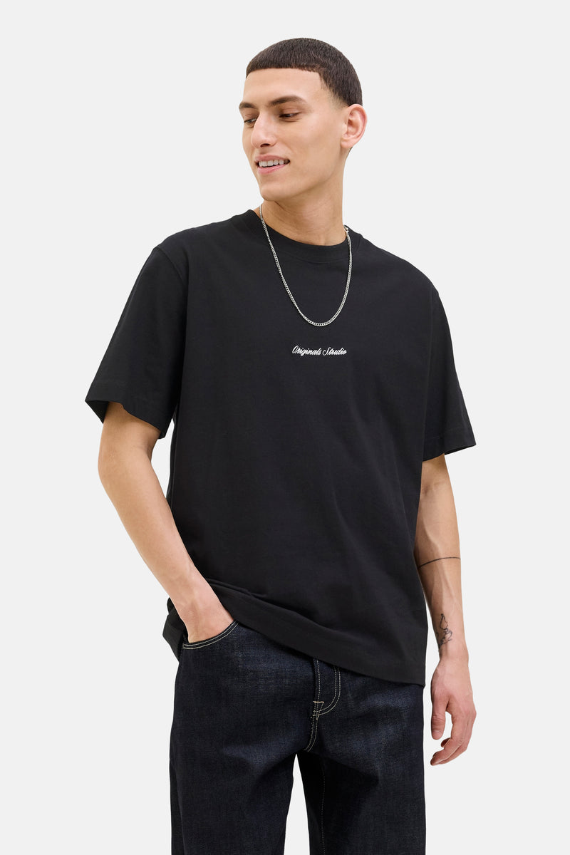 Zwart T-shirt met korte mouwen van Originals by Jack & Jones met een zilveren kraag.