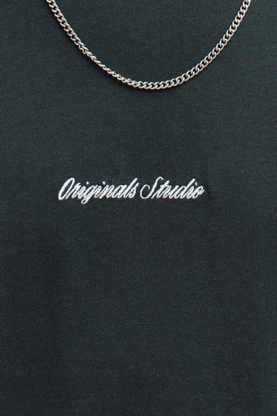 T-shirt à manches courtes vert d'ORIGINALS BY JACK & JONES avec chaîne argentée et inscription brodée.