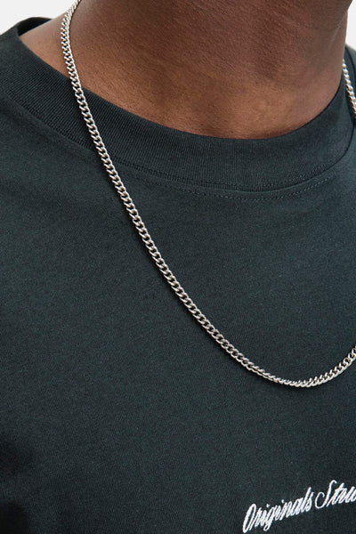 T-shirt à manches courtes vert d'ORIGINALS BY JACK & JONES, porté avec une chaîne en argent autour du cou.