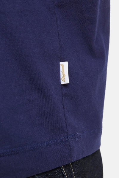T-shirt bleu à manches courtes de ORIGINALS BY JACK & JONES, avec étiquette de la marque cousue.