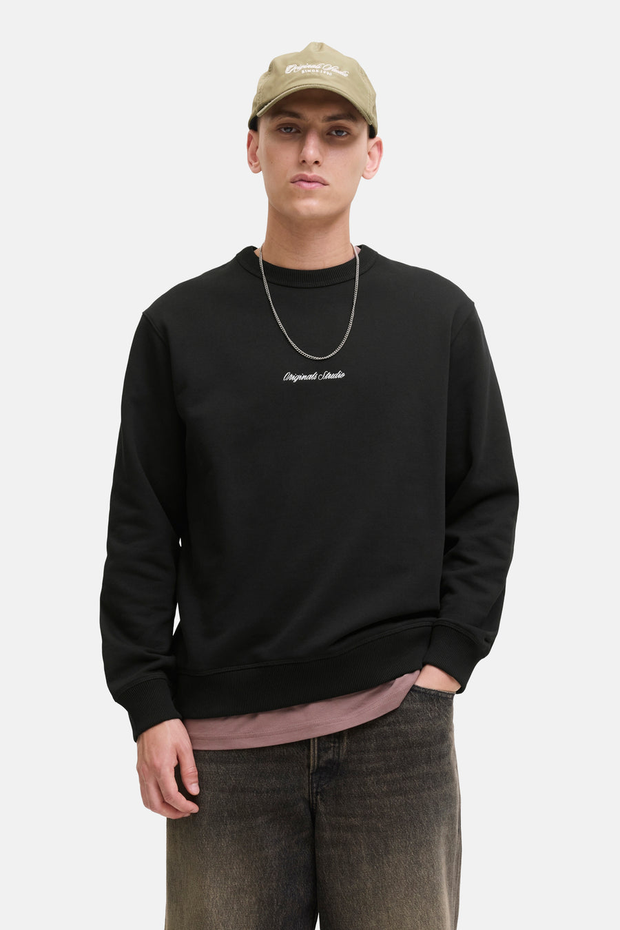 Zwarte ronde hals sweatshirt van Originals by Jack & Jones met een zilveren ketting.