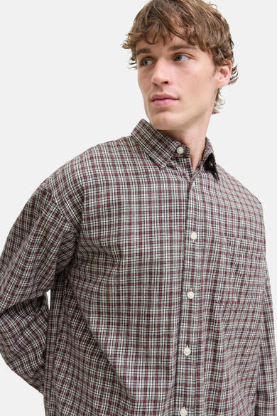 Rood overhemd met lange mouwen van PREMIUM by JACK & JONES, geruit met borstzak en witte knopen.