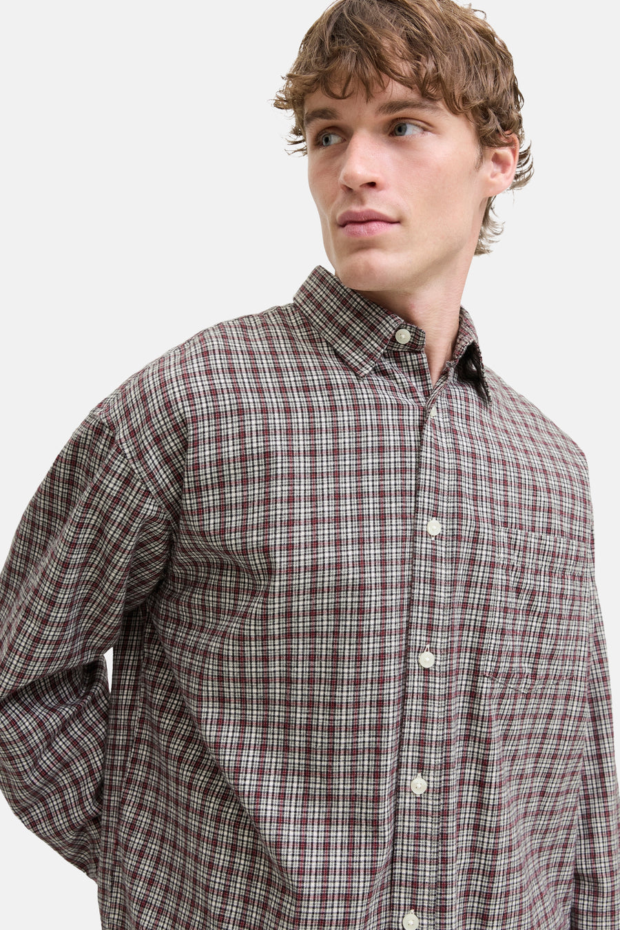 Rood overhemd met lange mouwen van PREMIUM by JACK & JONES, geruit met borstzak en witte knopen.