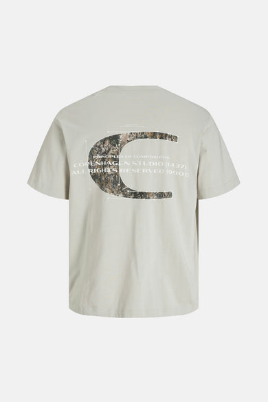 T-shirt gris à manches courtes by JACK & JONES avec un imprimé graphique au dos.
