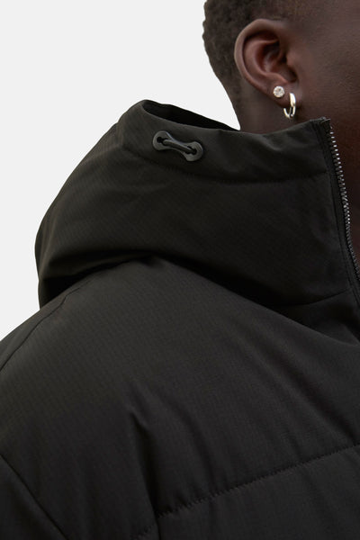 Veste de pluie noire par ORIGINALS BY JACK & JONES avec fermeture éclair et cordons de serrage au col.