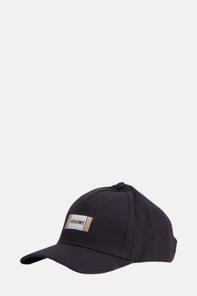 Blauwe pet van ACCESSORIES BY JACK & JONES met rechthoekig logo aan de voorkant.