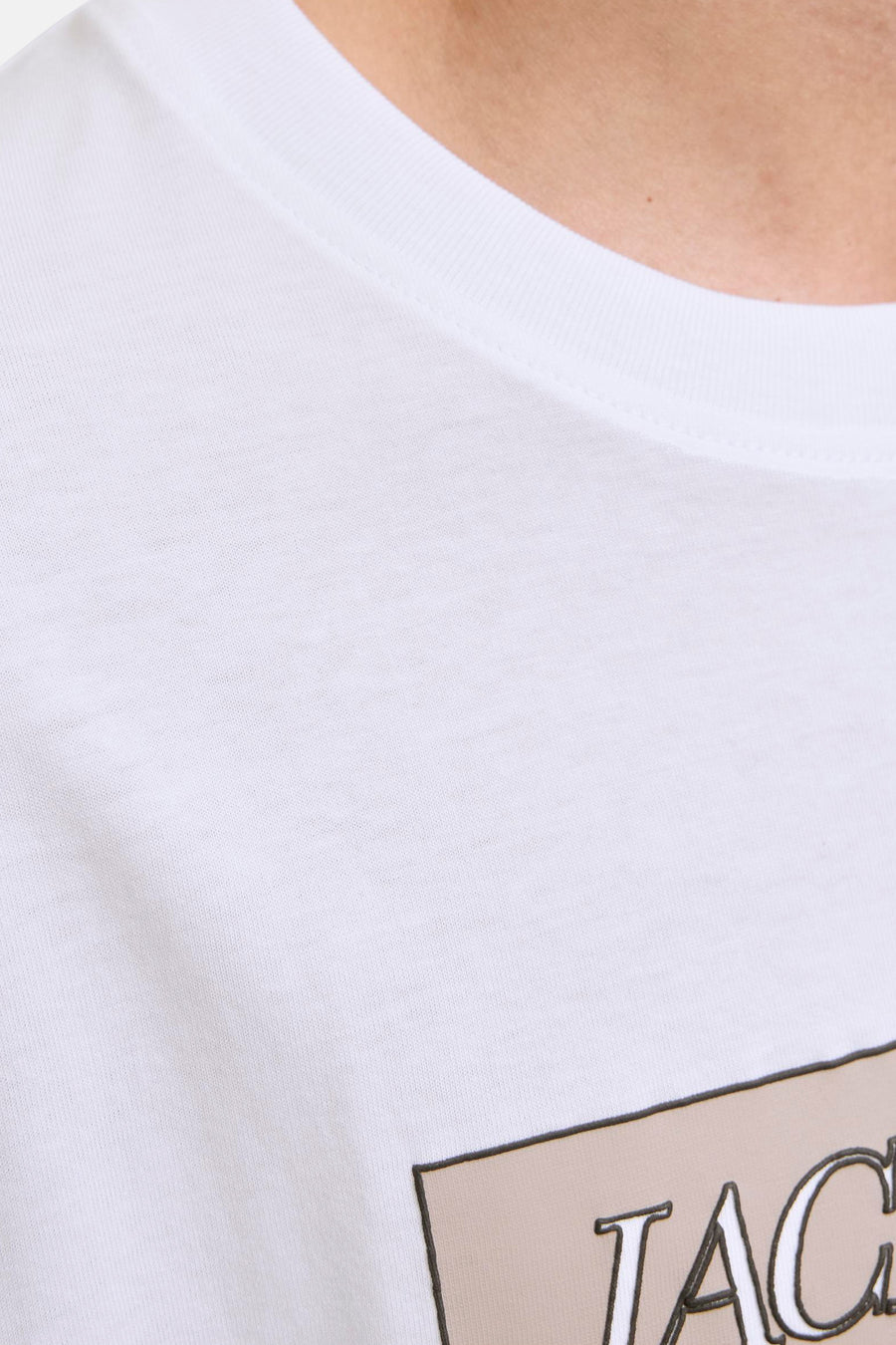 Wit T-shirt met korte mouwen van ORIGINALS BY JACK & JONES, toon-op-toon print onderaan.
