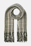 Beige sjaal van een wolmix van ACCESSORIES BY JACK & JONES, met een gestreept patroon en kabelsteek op een witte achtergrond.