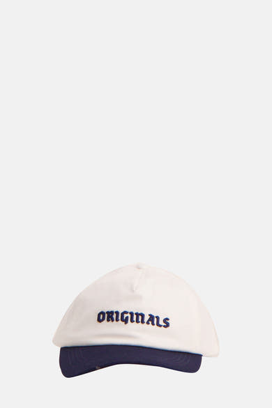 Blauwe pet van ACCESSORIES BY JACK & JONES met geborduurde "Originals" tekst aan de voorkant.