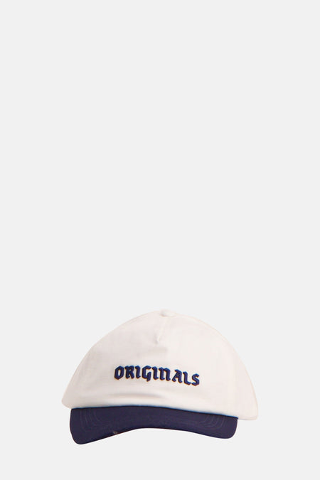 Blauwe pet van ACCESSORIES BY JACK & JONES met geborduurde "Originals" tekst aan de voorkant.