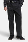 Zwarte chino JACK & JONES JEANS INTELLIGENCE gedragen met een geruit overhemd en bootschoenen.