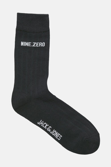 Grijze sok van ACCESSORIES BY JACK & JONES, met de teksten "NINE.ZERO" en "JACK&JONES" in het wit.