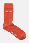 Chaussettes orange côtelées de ACCESSORIES BY JACK & JONES avec lettrage 'NINE.ZERO' et logo.