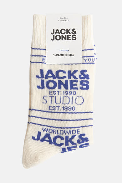 Chaussettes écru de ACCESSORIES BY JACK & JONES, avec motifs du nom de marque en bleu.
