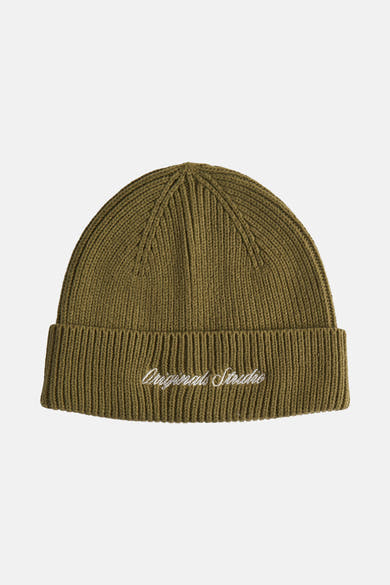 Bonnet vert en maille côtelée d’ACCESSORIES BY JACK & JONES, avec inscription brodée en blanc sur le bord.