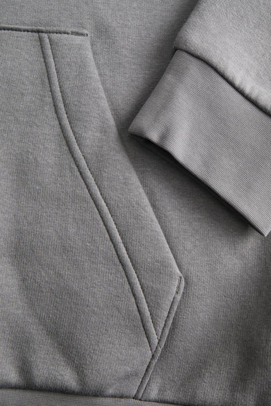 Grijze hoodie van JACK & JONES, met kangoeroezak en mouwdetail.