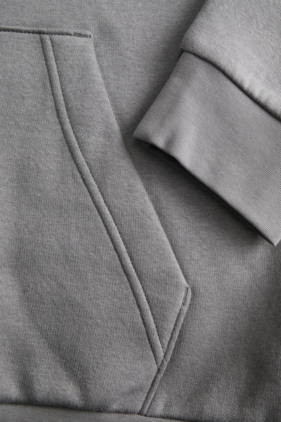 Grijze hoodie van JACK & JONES, met kangoeroezak en mouwdetail.