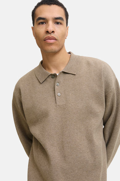 Beige poloshirt met korte mouwen van JACK & JONES, met drie knopen en een klassieke kraag.