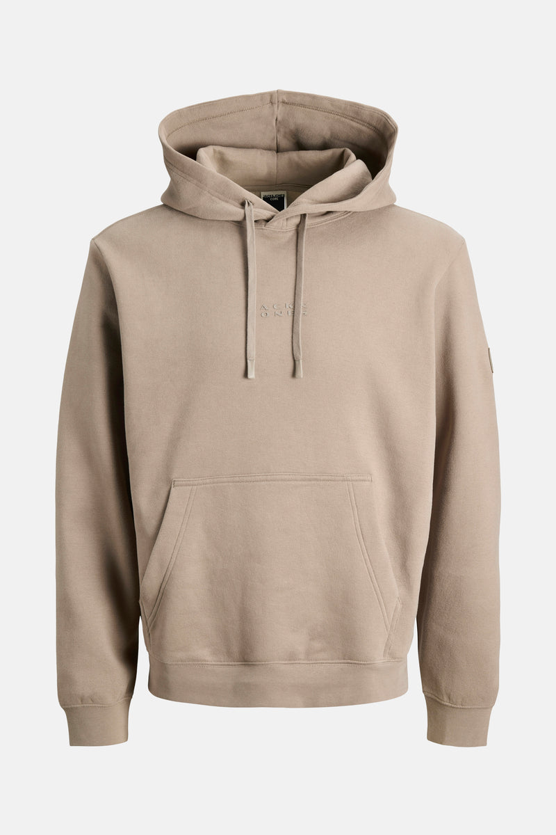 Beige hoodie van JACK & JONES, met kangoeroezak en bijpassende trekkoorden.