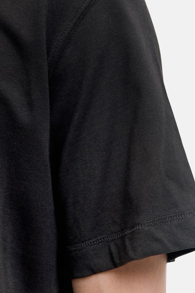 Zwart T-shirt met korte mouwen van Jack & Jones, zichtbare stikseldetails op de mouw.