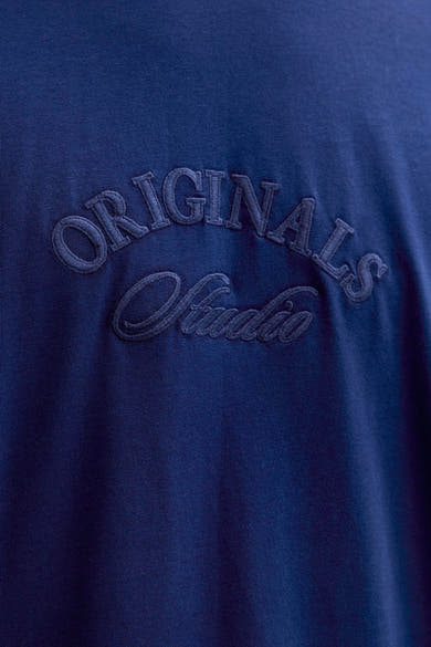 Blauw T-shirt met korte mouwen van JACK & JONES met decoratieve toon-op-toon borduursel.