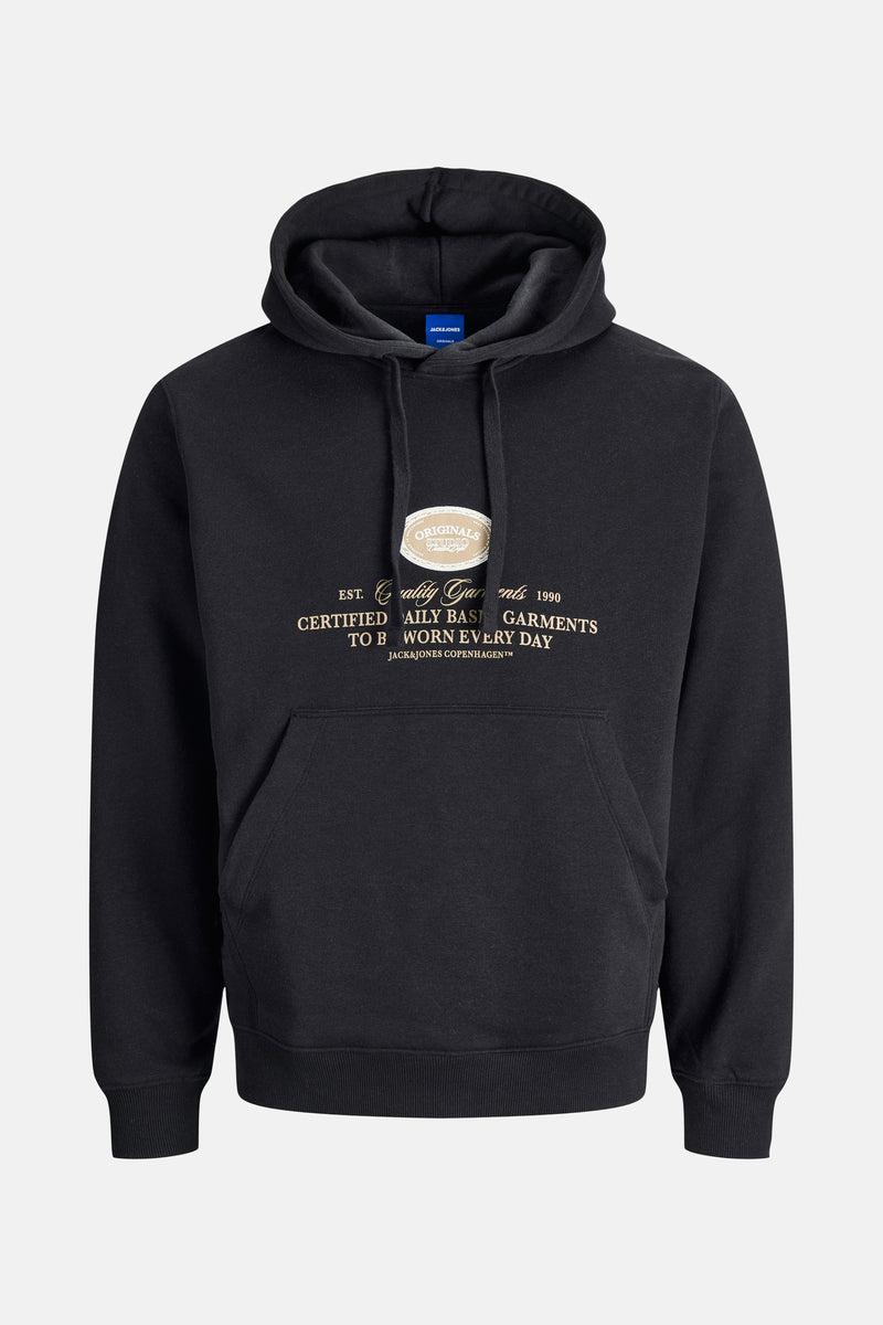 Zwarte hoodie van JACK & JONES, met decoratief logo op de borst en een kangoeroezak.