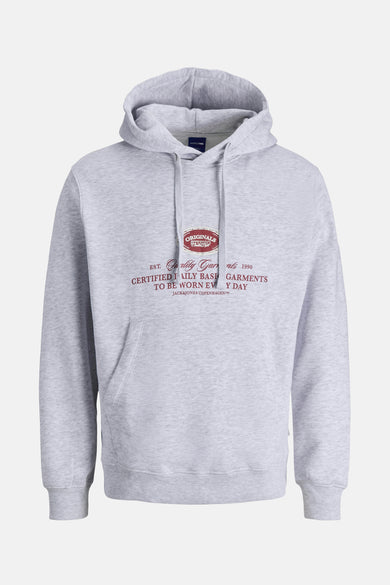 Sweat à capuche gris chiné de JACK & JONES, avec un logo imprimé sur la poitrine et une poche kangourou.
