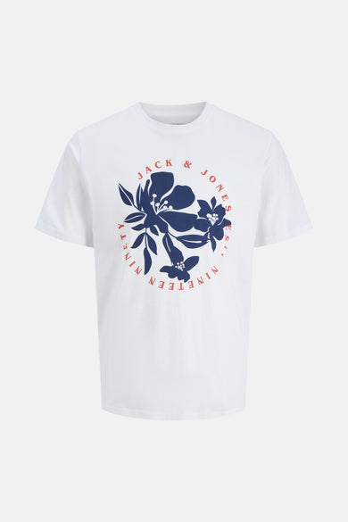 Wit T-shirt met korte mouwen van JACK & JONES, versierd met een blauw bloemenpatroon en rode tekst in een cirkel.