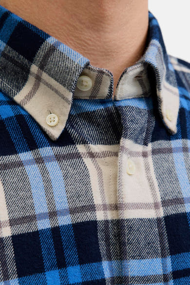 Blauw geruit overhemd met lange mouwen van JACK & JONES, button-down kraag en ivoorkleurige knopen.