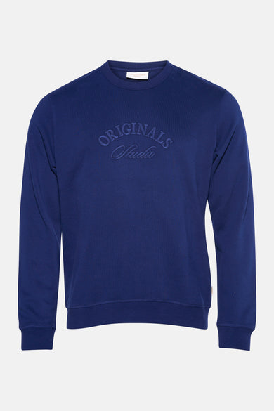Sweat bleu de JACK & JONES Originals, avec motif texte brodé sur le devant.