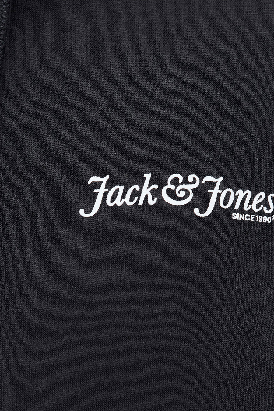Zwarte sweater van Jack & Jones, met witte opdruk van het logo.