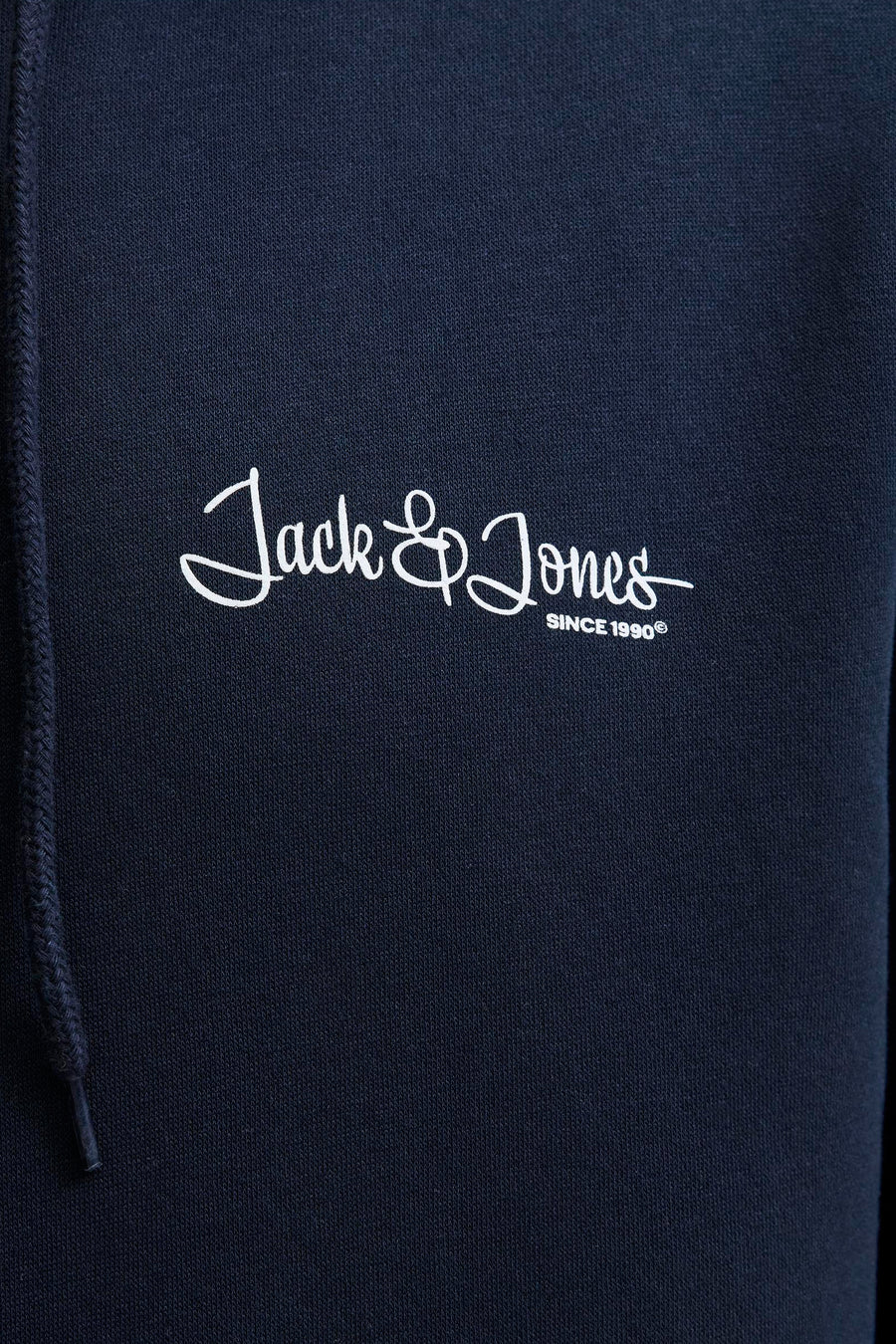 Blauwe hoodie van JACK & JONES, met geborduurd logo en zichtbaar trekkoord.