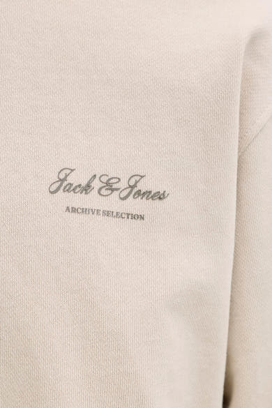 Sweat-shirt beige à col rond de ORIGINALS BY JACK & JONES, avec broderie ton sur ton du logo.