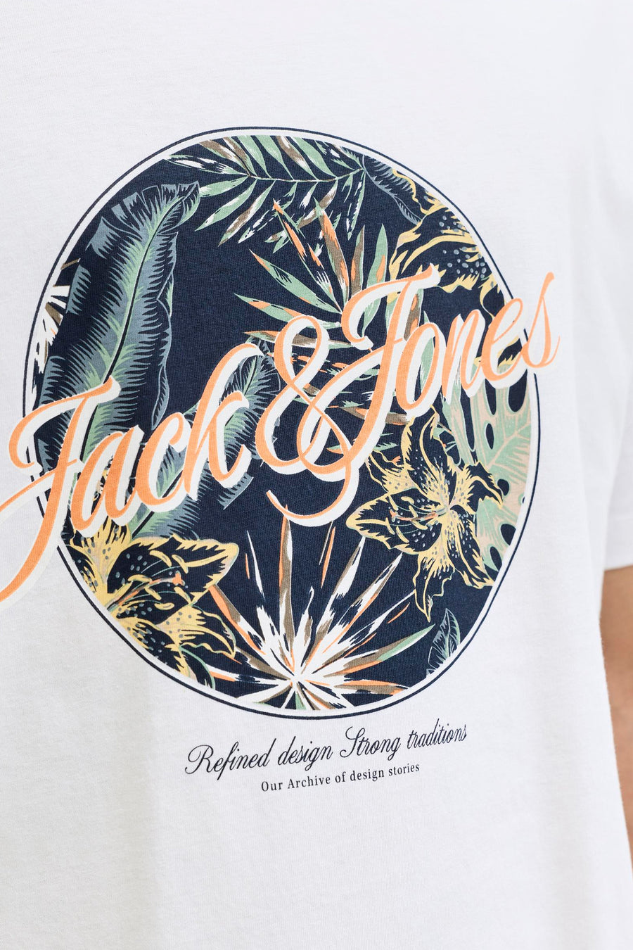 Wit T-shirt met korte mouwen van JACK & JONES met ronde tropische bloemenprint.