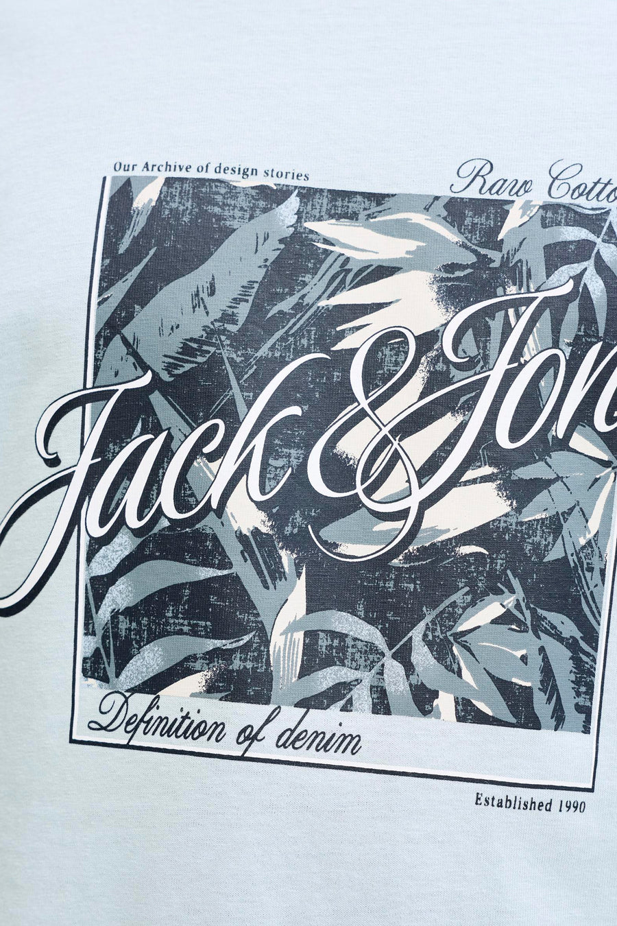 Blauw T-shirt met korte mouwen van JACK & JONES, met bloemenprint en decoratieve letters.
