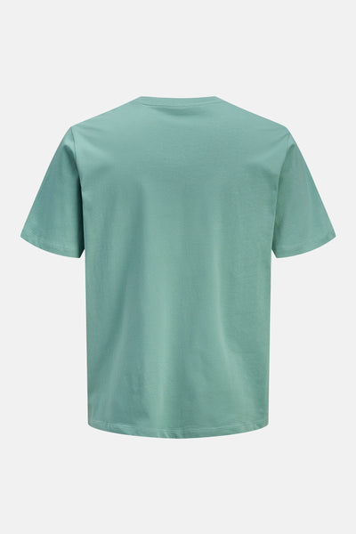 T-shirt bleu à manches courtes de JACK & JONES, vue de dos sur fond clair.