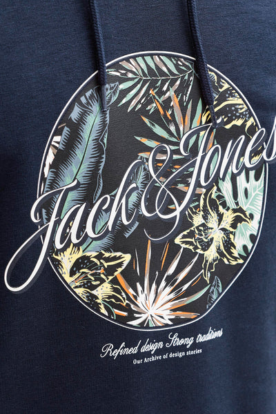 Sweat à capuche bleu par JACK & JONES avec un imprimé floral tropical stylisé dans un cercle blanc.