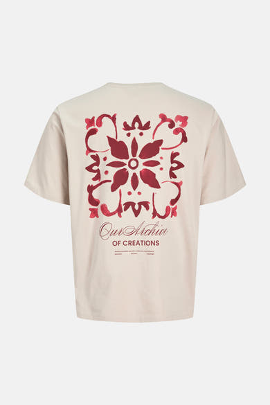 T-shirt beige de ORIGINALS BY JACK & JONES, avec un grand motif floral rouge et du texte imprimés au dos.