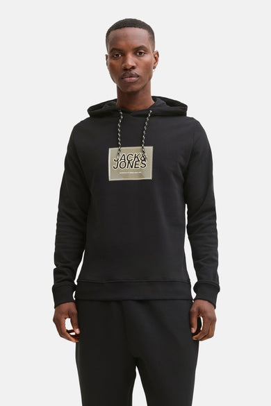 Sweat à capuche noir de JACK & JONES avec cordon de serrage et logo carré sur le devant.